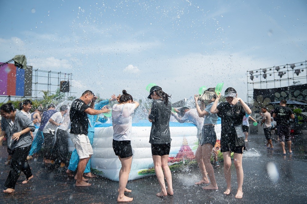 funsix电音泼水派对在告庄西双景湄公河六国水上市场开启狂欢浪潮
