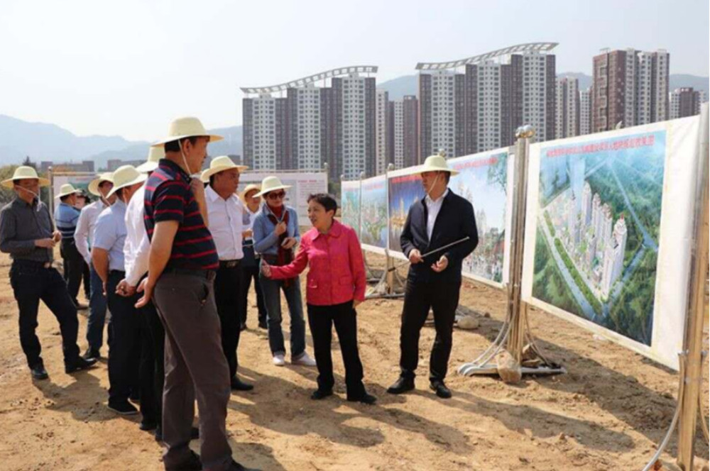 临沧海诚公司副总经理刘嵩就佤山凤城及清水河中央商务区项目推进情况